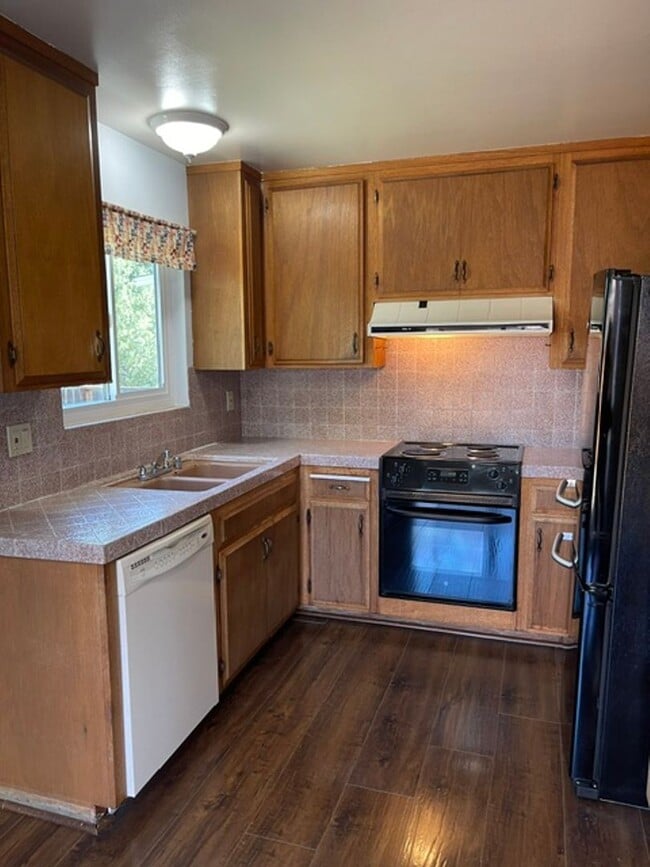 Building Photo - Great location, end of a quiet cul de sac, Cupertino School, spacious rooms