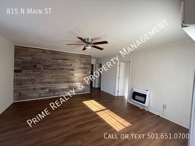 Building Photo - 815 N Main St