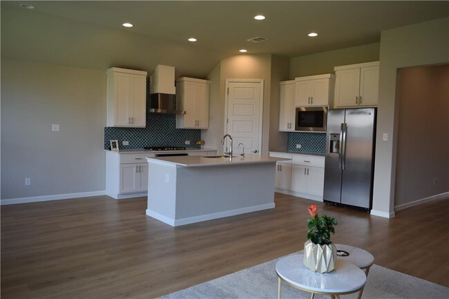 Building Photo - 124 Eagle Ford Dr