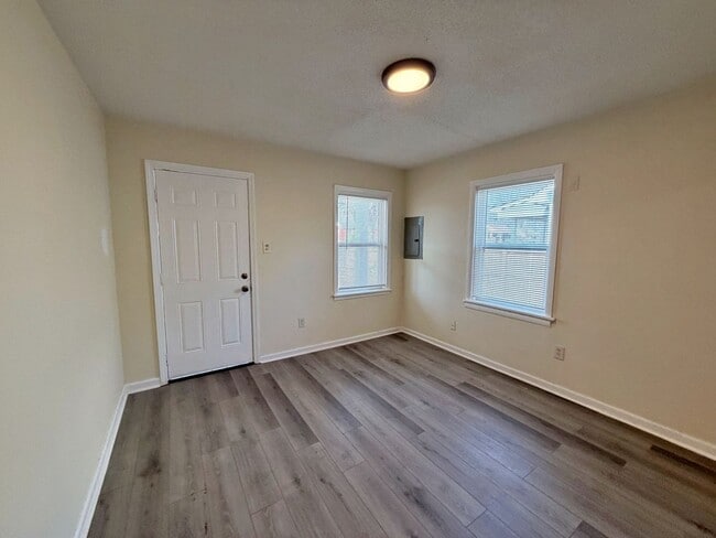 Photo - Recently renovated 1 Bedroom Duplex Ready For Move-In!! - Binghampton House