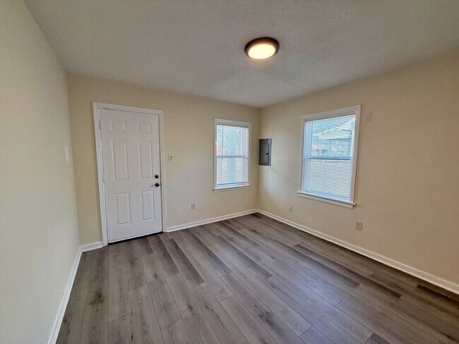 Building Photo - Recently renovated 1 Bedroom Duplex Ready For Move-In!! - Binghampton