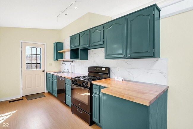 Building Photo - 131 Belaire Dr