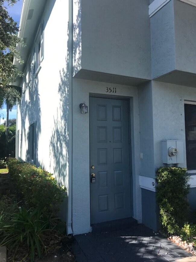 Building Photo - 3511 Sonoma Dr