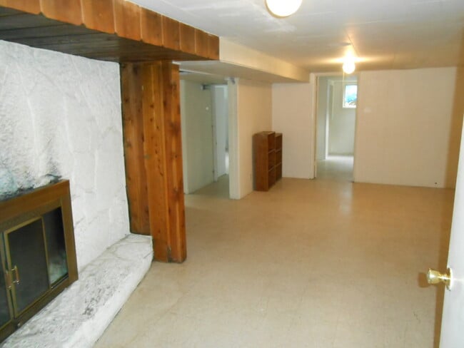 Building Photo - 080-471 Clay Triplex, Bend