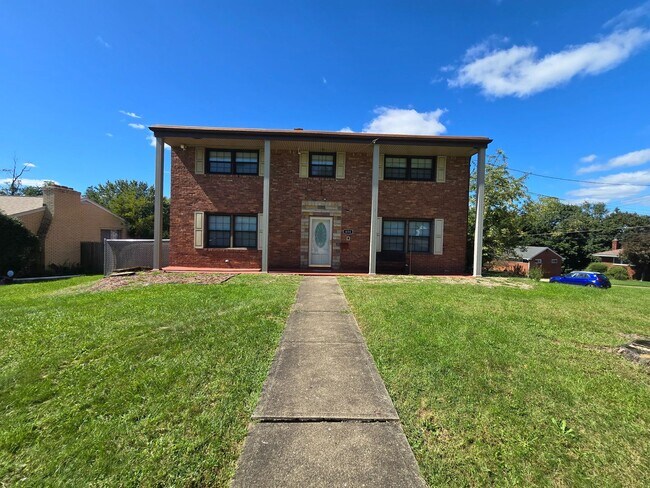 Building Photo - 454 Colonial Dr