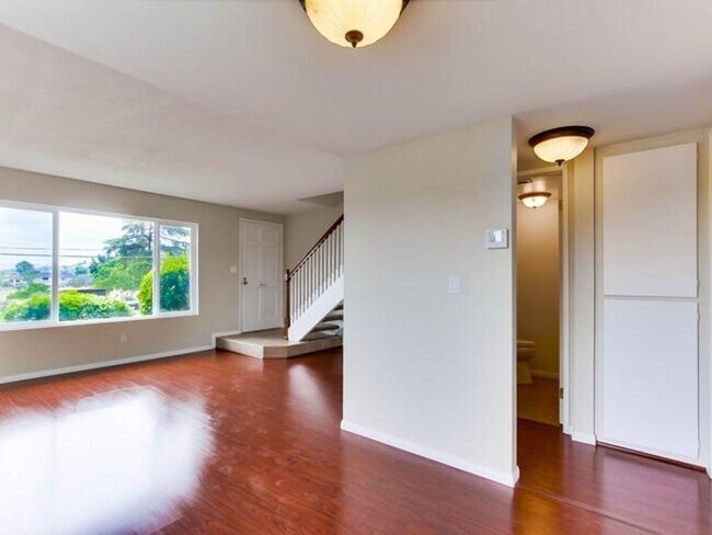 Foto del edificio - Awesome Townhome w/ 3 bedroom
