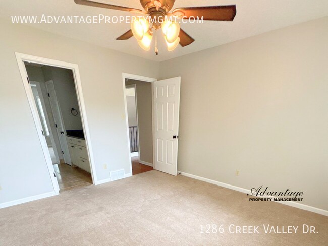 Foto del edificio - 1286 Creek Valley Dr