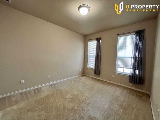 Foto del edificio - 15831 Breedlove Pl