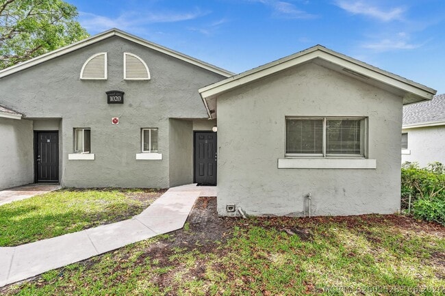Building Photo - 1020 Lake Victoria Dr