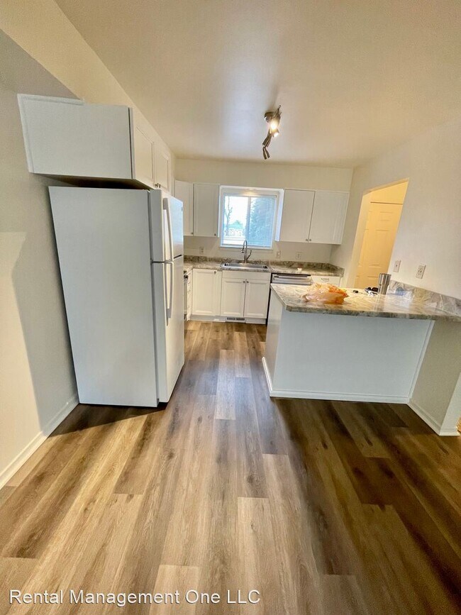 Building Photo - 2 br, 1.5 bath House - 991 Glengary