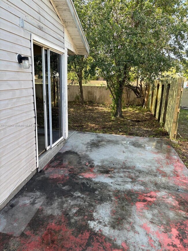 Foto del edificio - 9761 W Heather Ln