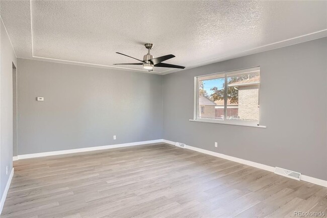 Living/Dining - 3273 Kearney St