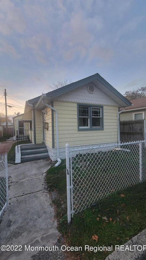 Primary Photo - 30 Seaside Pl