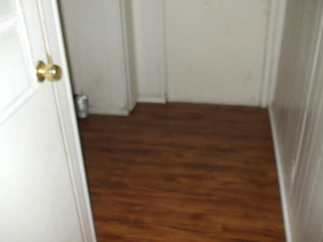 Building Photo - Half month rent credit for approved tenant. 3 bed 2 bath manufactured with new flooring