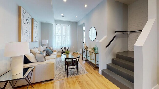 Building Photo - Beautifully renovated 3 bedroom/2 bath home
