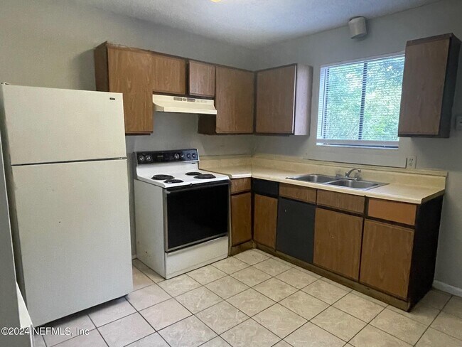 Building Photo - 5120 Westchase Ct