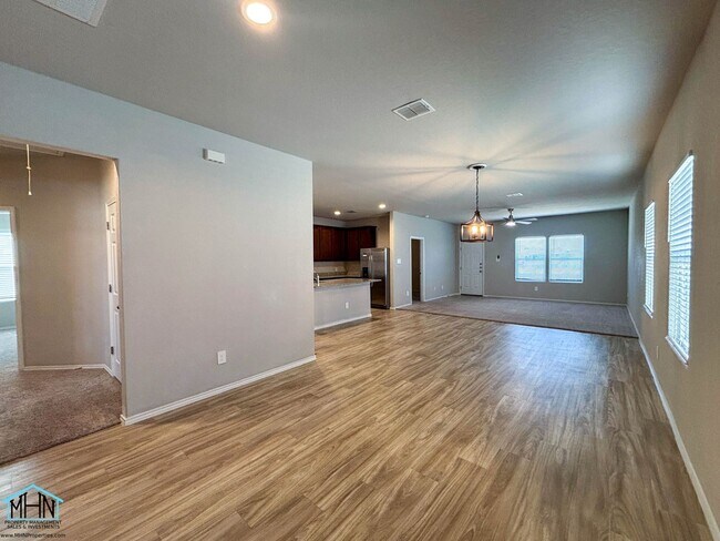 Foto del edificio - Inviting 3-bedroom, 2-bathroom House, Epit...