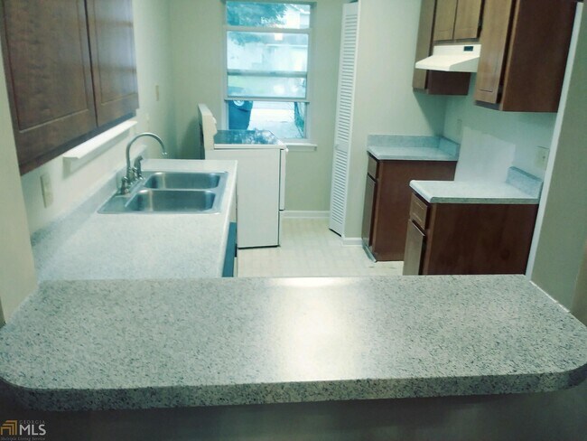 Building Photo - 225 Lakemont Dr