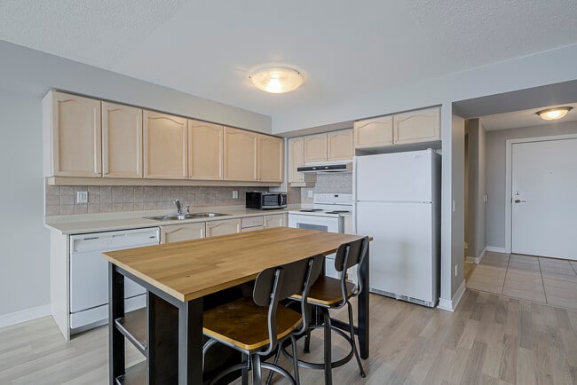 Photo du bâtiment - 710-1710 Humberwood Blvd