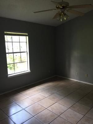Building Photo - 9660 Royal Woods Dr N