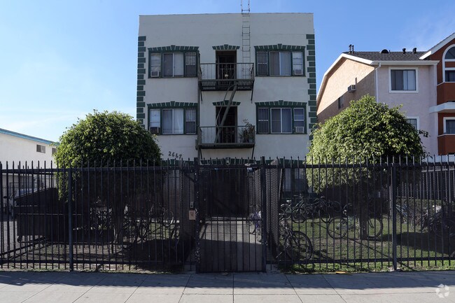 Foto del edificio - 2667 Ellendale Pl