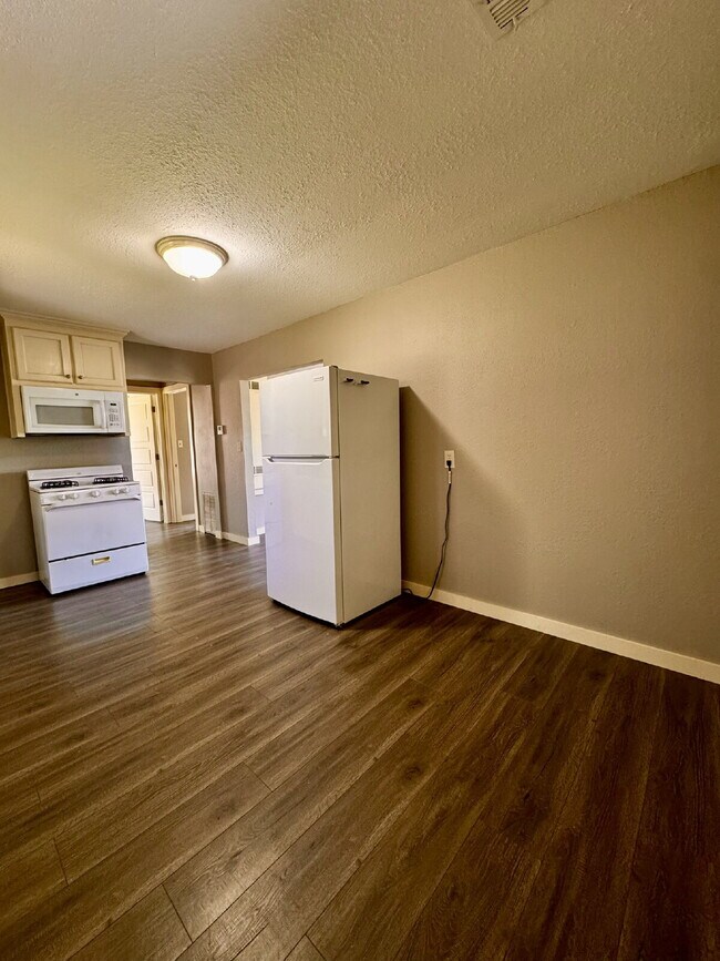 Foto del edificio - 803 E Greenfield St