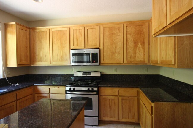 Foto del edificio - 4 Bedroom Home in Cloverdale