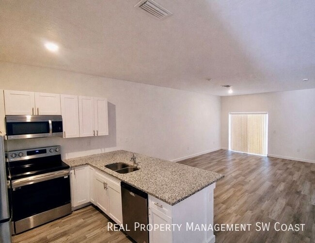 Building Photo - 2224 Kenneth Ave S