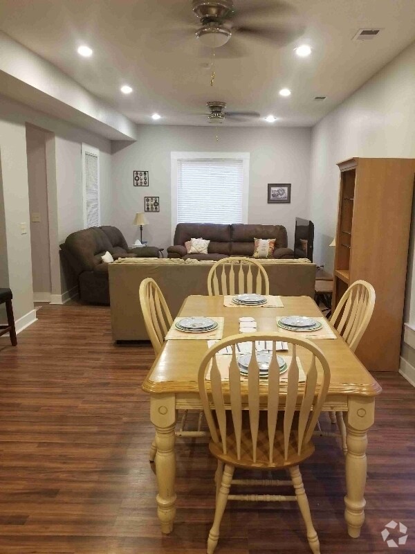 Central Blue Valley/Park Tower Garde Apartments for Rent with Hardwood