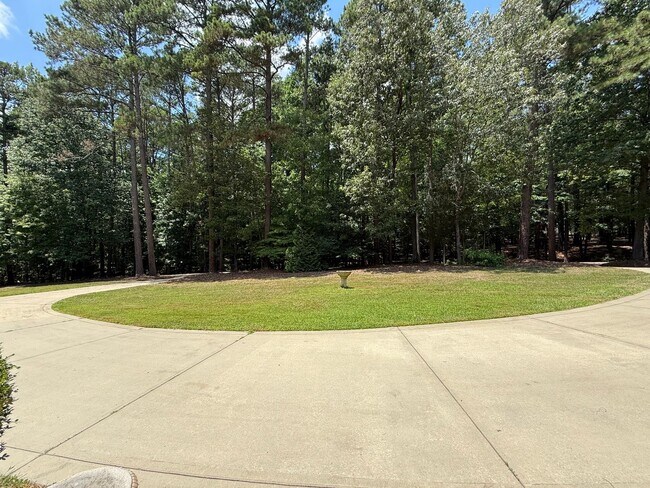 Building Photo - **OFFERING WAIVED APPLICATION FEES & $300 ...
