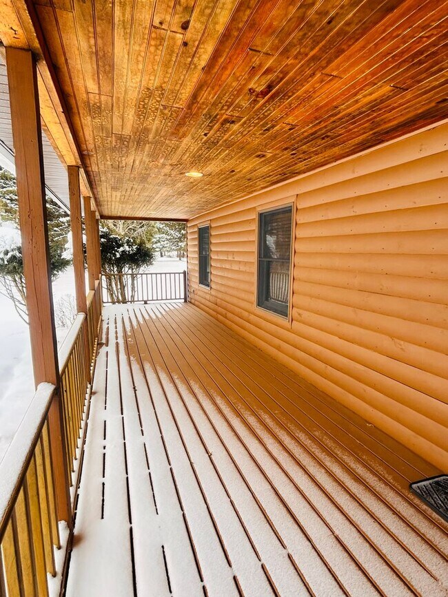 Foto del edificio - Charming Log Cabin Rental – 3 Bedroom / 2 Bath | Carthage School District