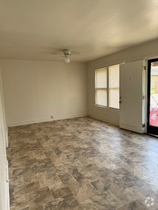 Building Photo - 306 N 5th St