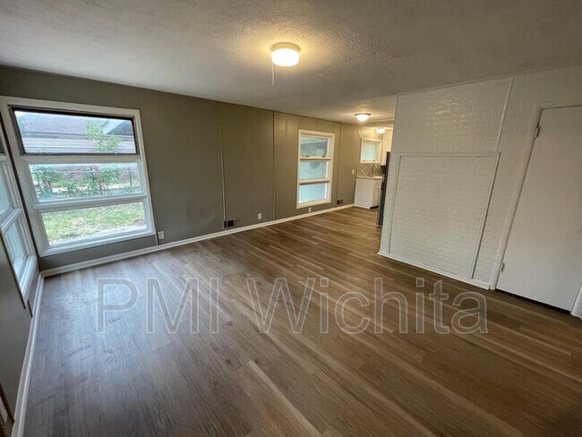 Building Photo - 6061 N Hydraulic Ave