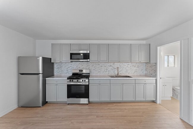 Foto del edificio - 910 Deodar Rd