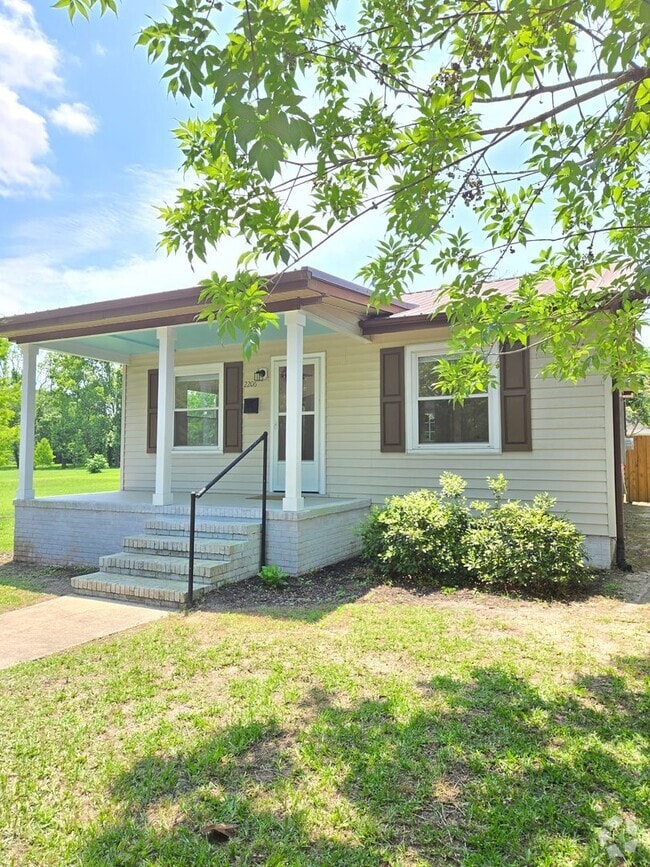 Building Photo - 2206 Metts Ave