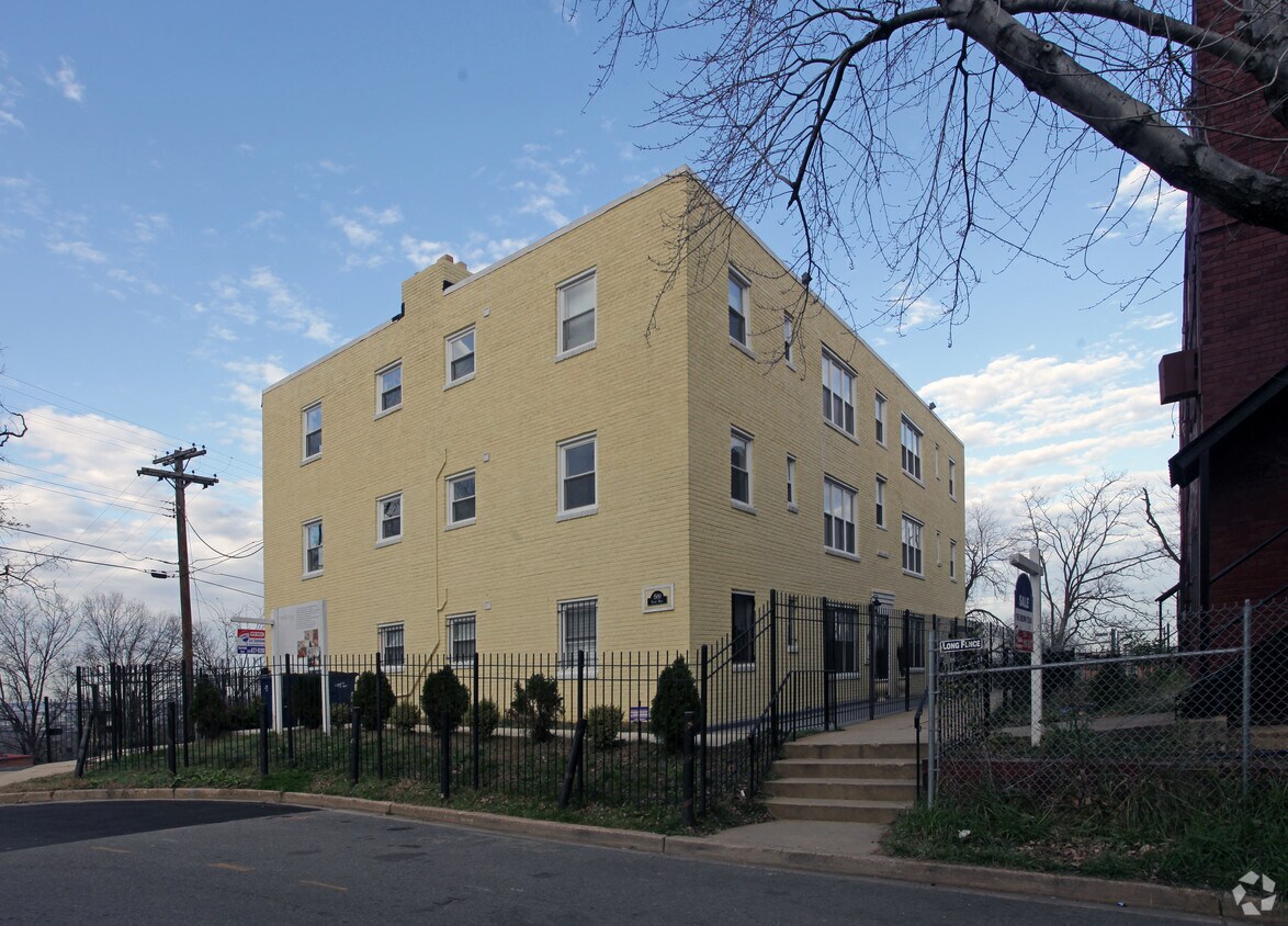 Eaton Place Condominiums Apartments Washington