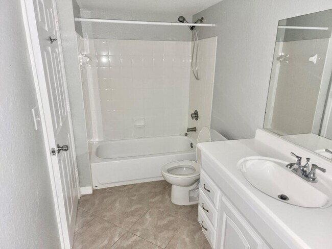 Foto del edificio - 15065 Michelangelo Blvd