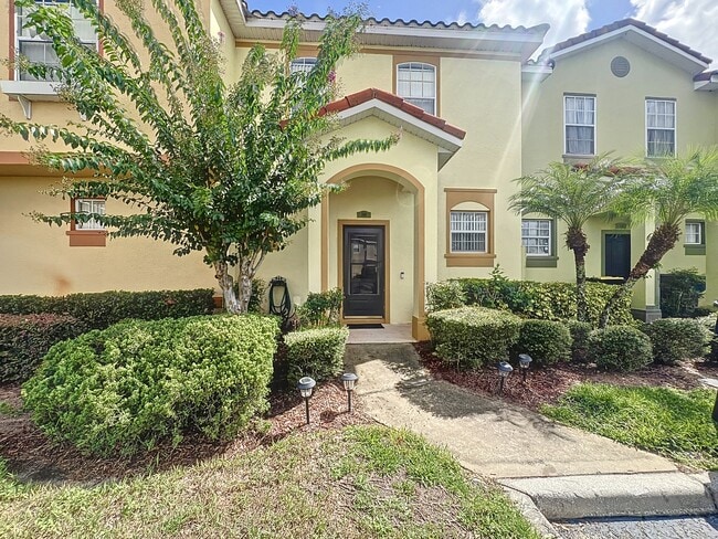 MONROE CIRCLE - MONROE CIRCLE House