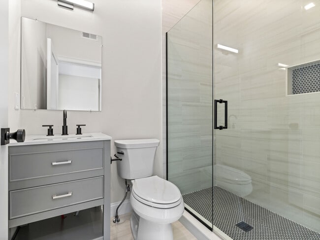 Building Photo - 48 Woodward St