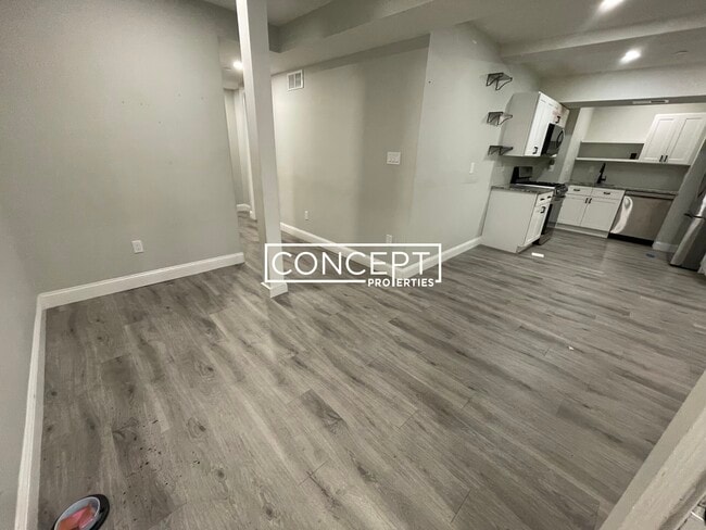 Building Photo - 11 Pierce St