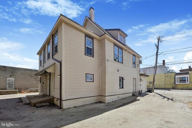 Foto del edificio - 909 Springfield Rd