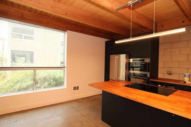 Foto del edificio - 537 E Willetta St