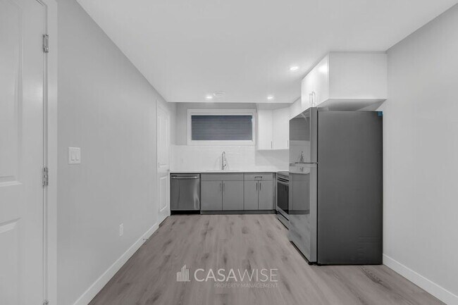 Building Photo - 9348-9154 154 St