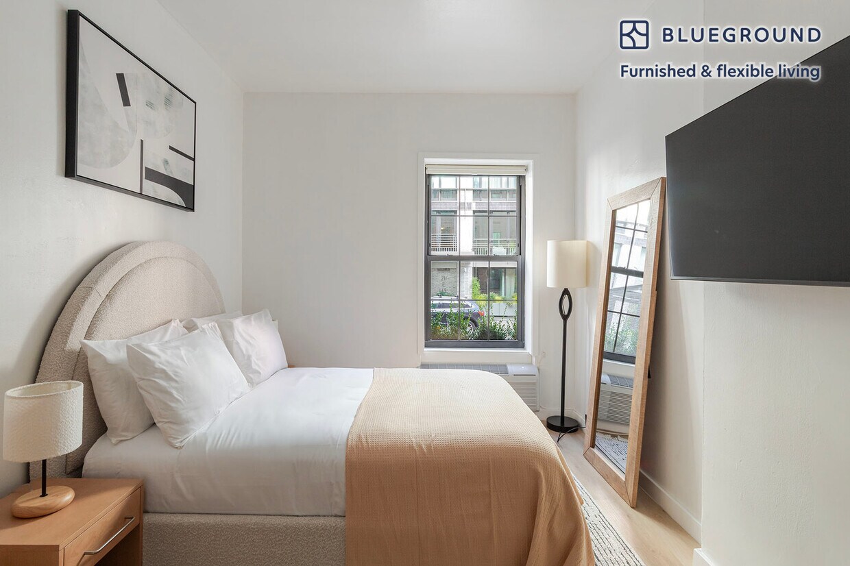 Foto principal - 216 E 13th St