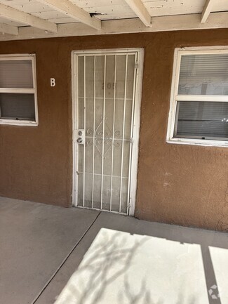 Building Photo - 205 Stanford Dr SE