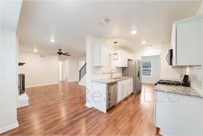 Building Photo - 3401 Santa Monica Dr