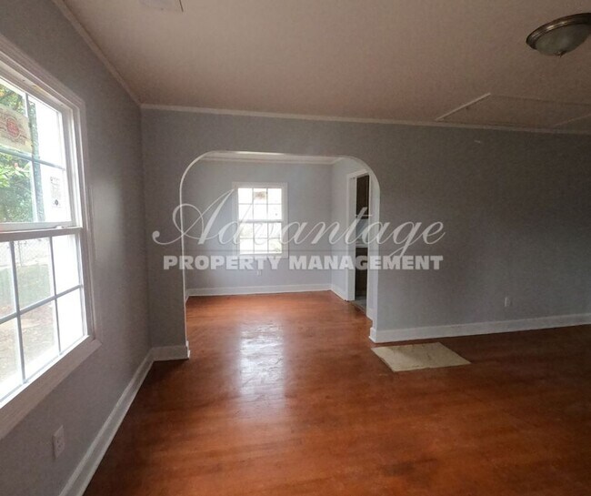 Foto del edificio - Charming 2-bedroom, 1-bath duplex nestled ...