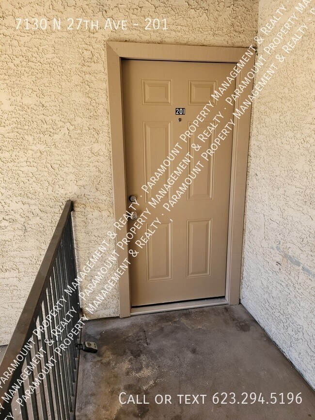 Building Photo - 2 Bed/2 Bath ready for immediate move in !
