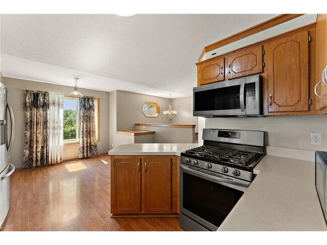 Building Photo - 5785 Yucca Ln N