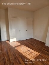 Building Photo - 506 S Broadway